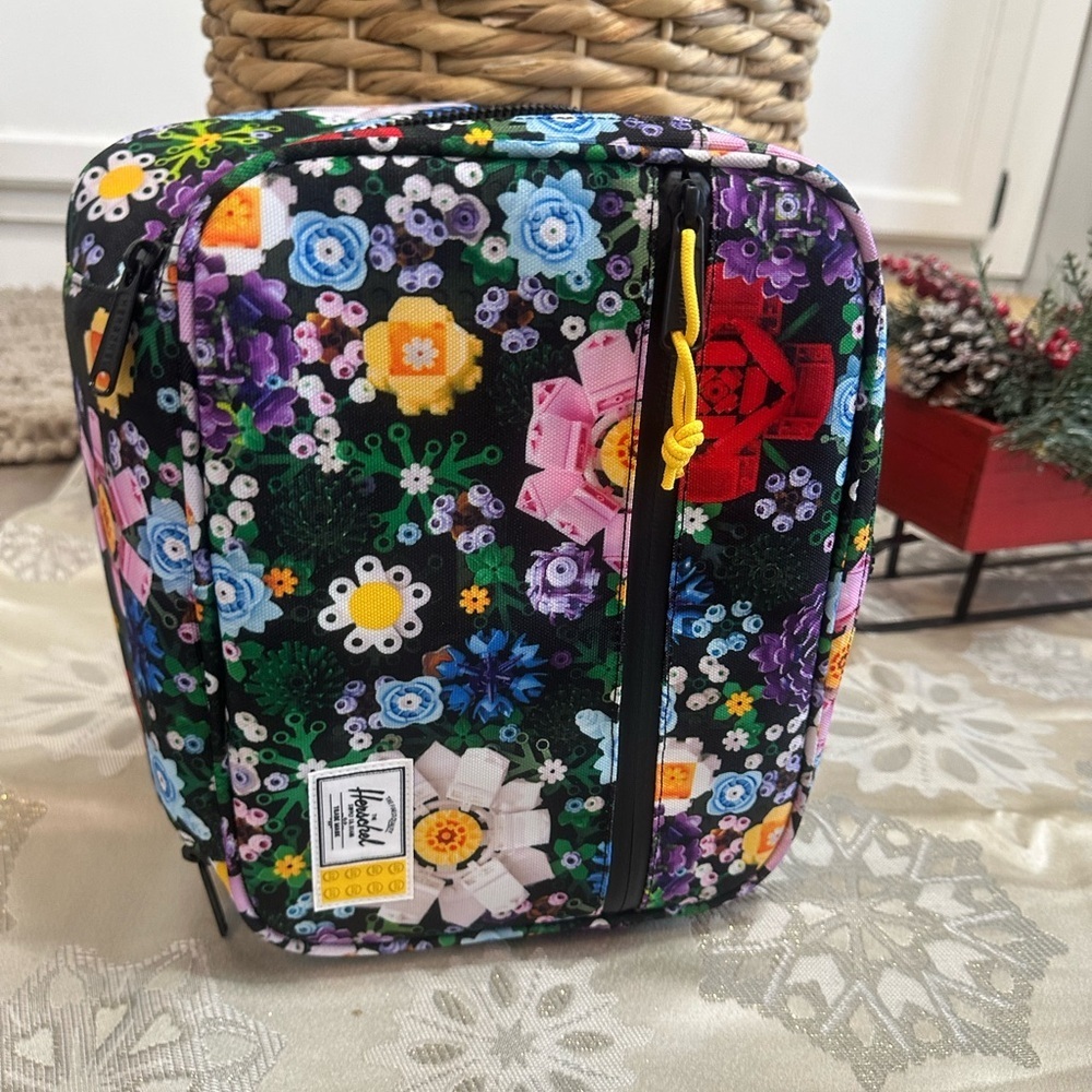 New Herschel X Lego Limited Edition Lunch Box LEGO Pop Quiz Lunch Box - Picture 2 of 16